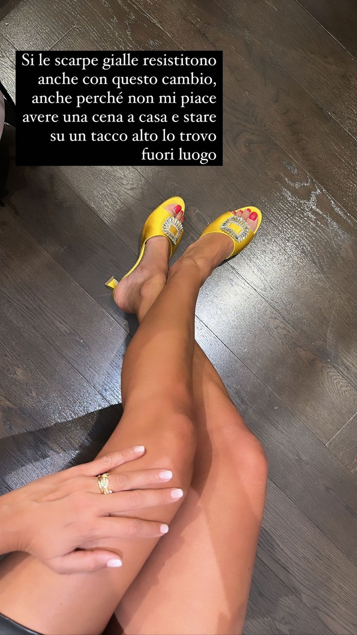 Caterina Balivo Feet